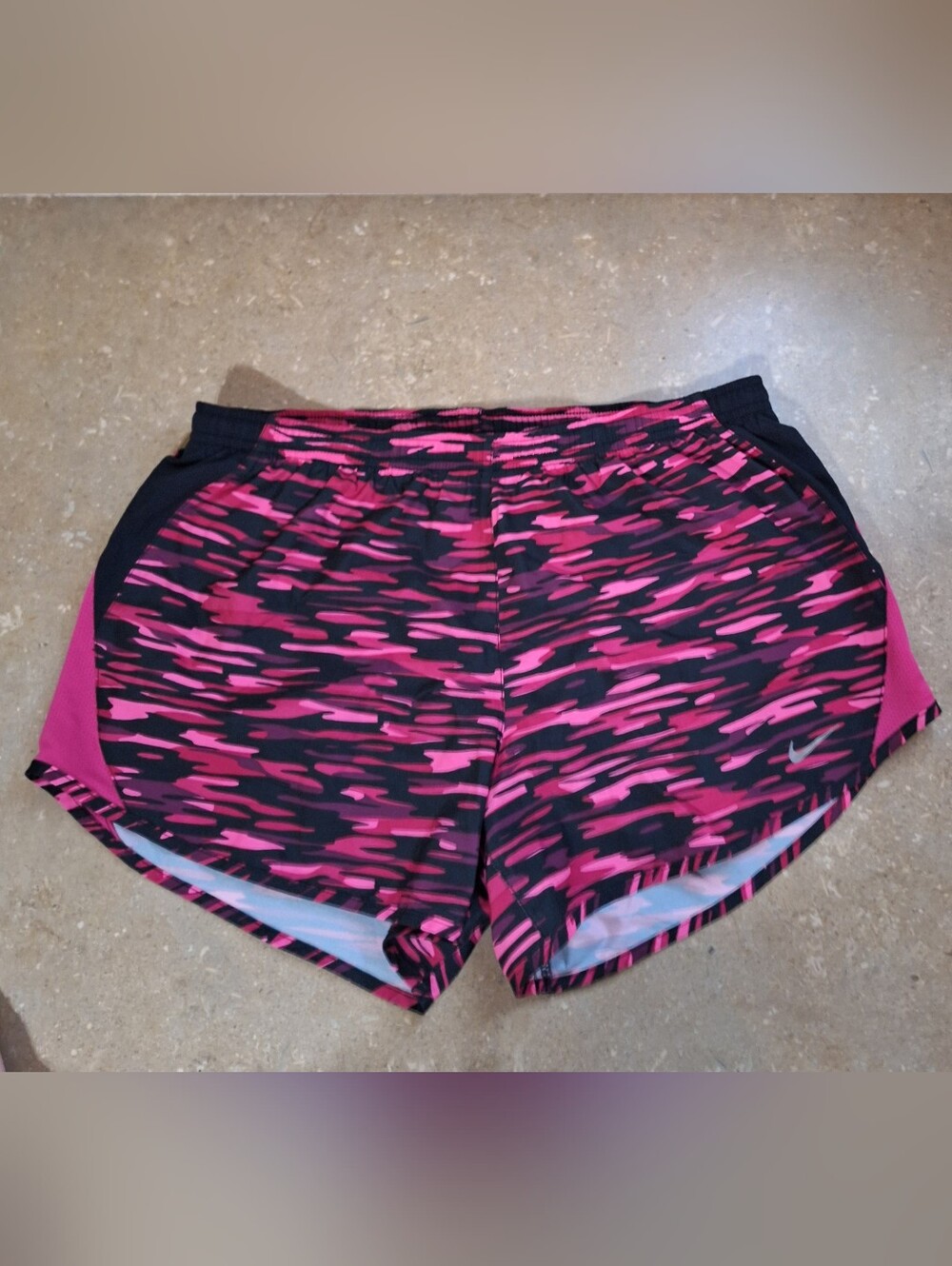 Nike Women’s Dry Fit  Pink & Black Camo Running Shorts. Sz M